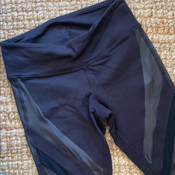 (SOLD) Alo yoga epic legging black mesh - Picture 5 of 6